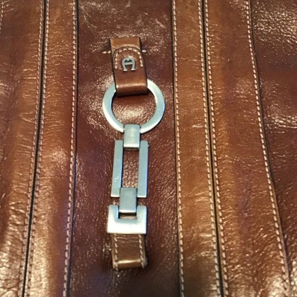 VINTAGE Etienne Aigner Leather Hobo Bag - Picture 3 of 8